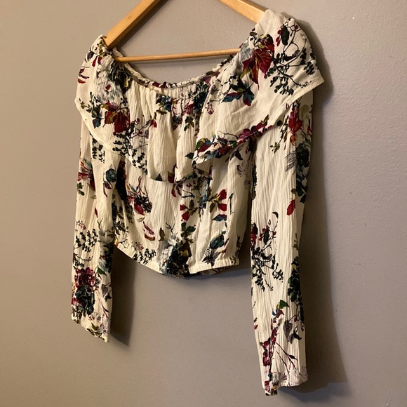 Long Sleeve Crop Top - Picture 3 of 5